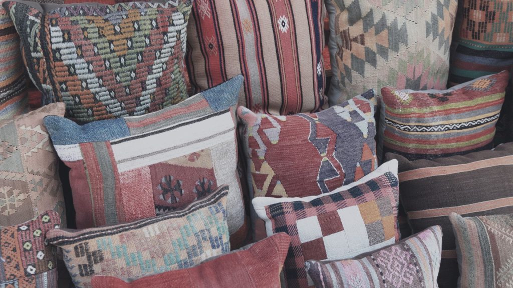 A proven strategy to successfully sell home decor products and go international 1 Sell home decor products by Avenue Method TheAveneur