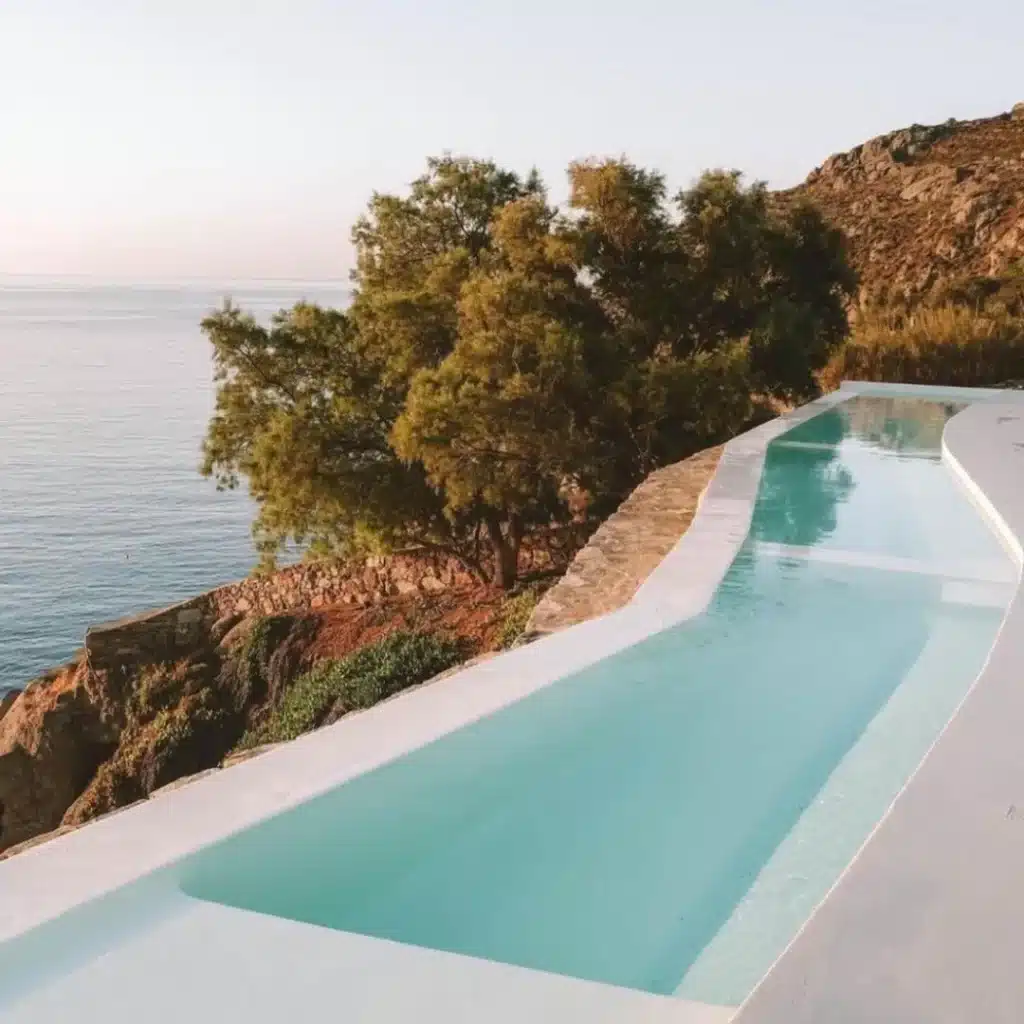 White pool tile ideas to get inspired by
